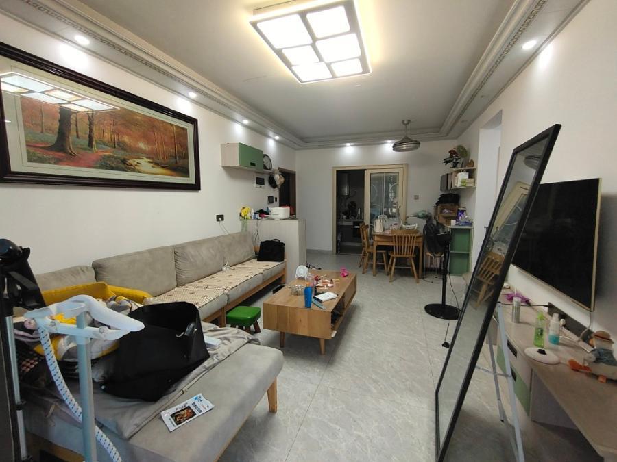 麓谷小鎮(zhèn)（樂谷園）法拍房4棟1806號(hào)及房屋內(nèi)的家具、家電及其它附屬物品等財(cái)產(chǎn)